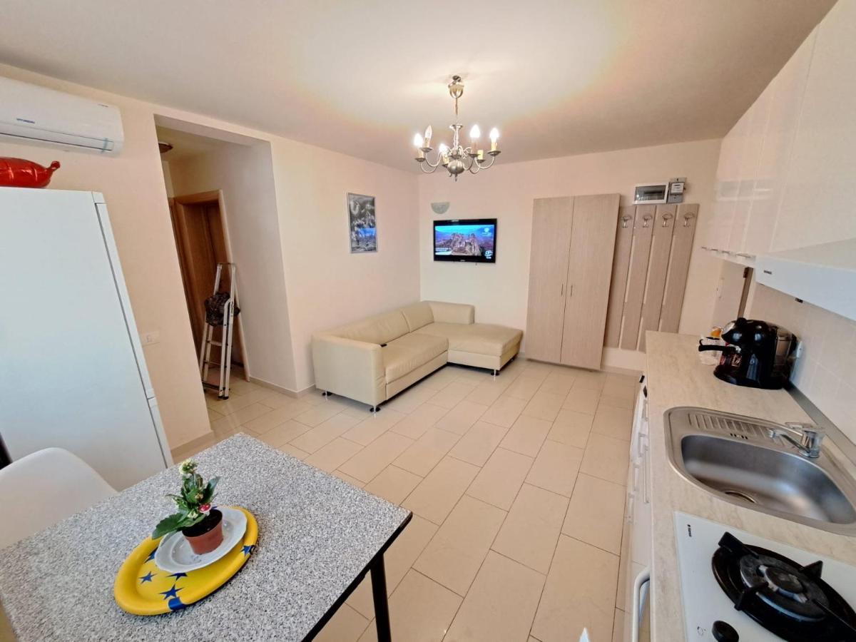 Ferienwohnung Bine Ati Venit La Maria Str Ion Alexandru Nr 1 Bl 14 Ap 1 Arad Exterior foto
