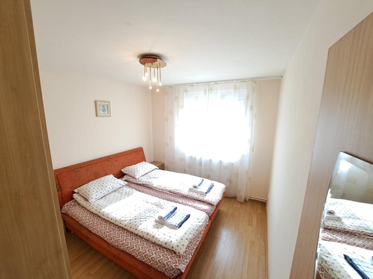 Ferienwohnung Bine Ati Venit La Maria Str Ion Alexandru Nr 1 Bl 14 Ap 1 Arad Exterior foto